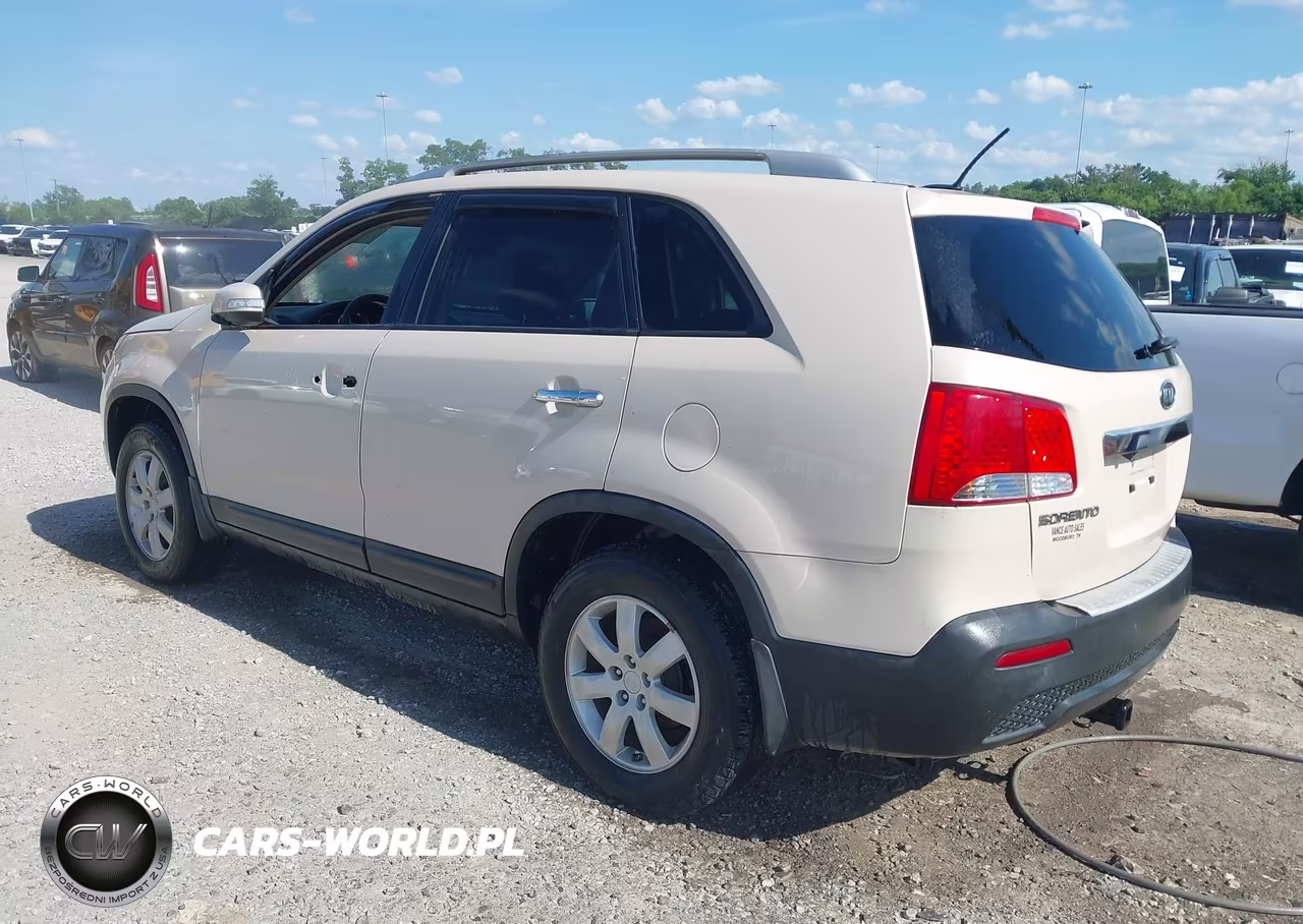 2011 Kia Sorento Lx VIN:5XYKT3A11BG062920 - 3