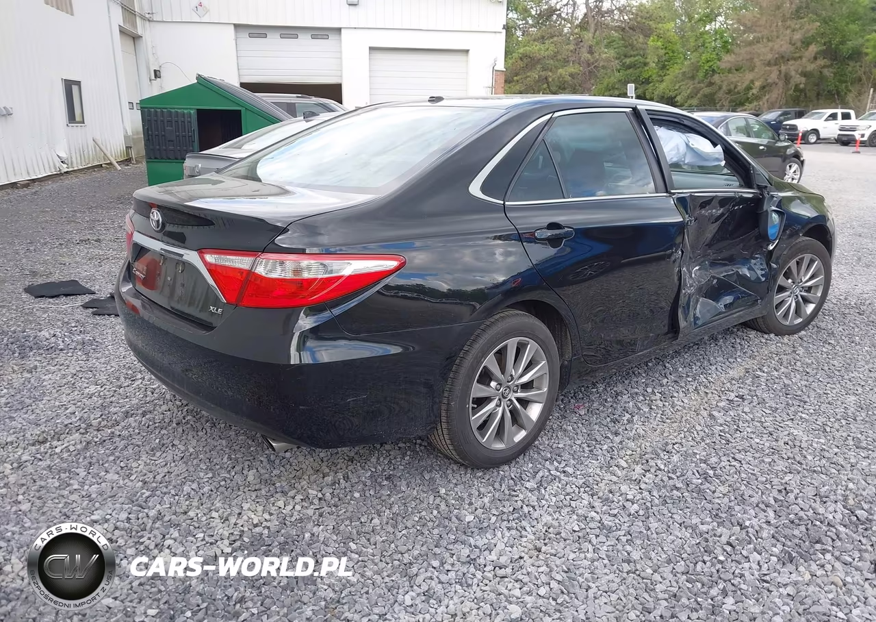 2017 Toyota Camry Xle VIN:4T1BF1FK3HU800586 - 4