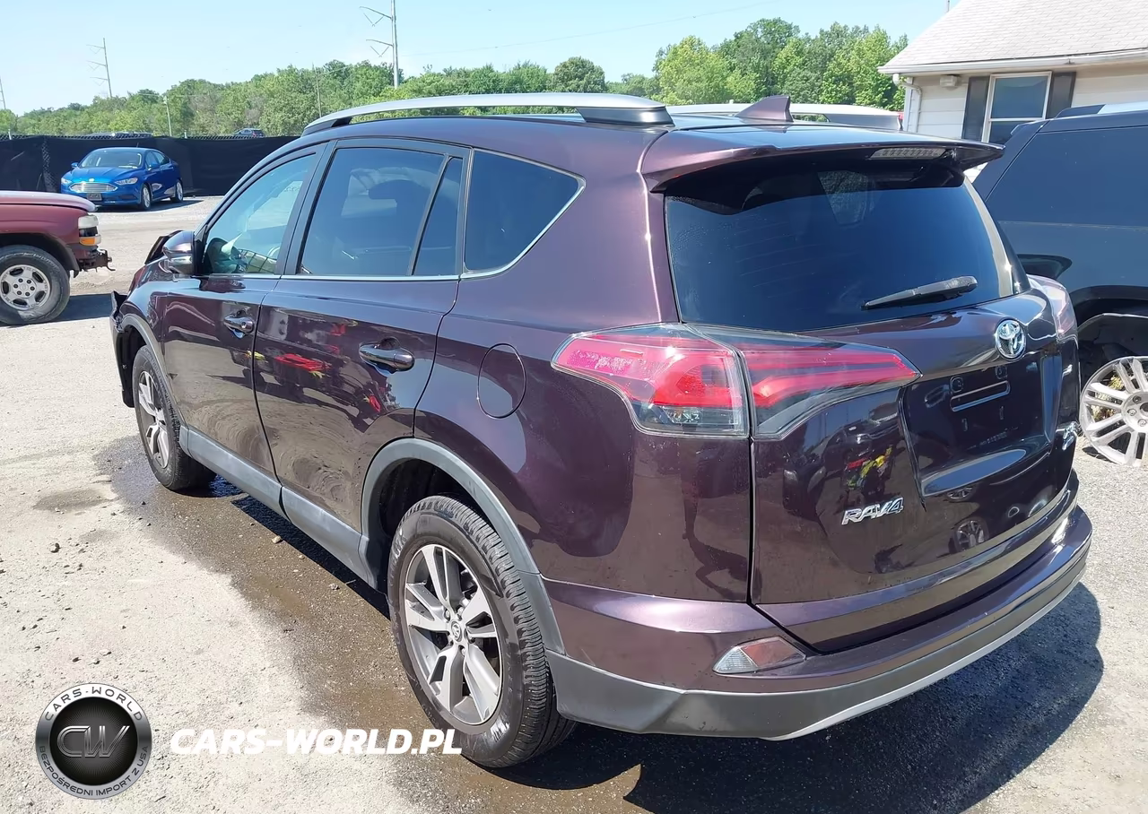 2018 Toyota Rav4 Xle VIN:2T3RFREV8JW754419 - 3