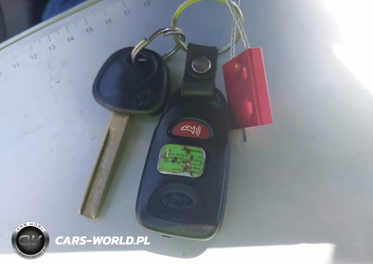 2013 Hyundai Veloster VIN:KMHTC6AD6DU141996 - 11
