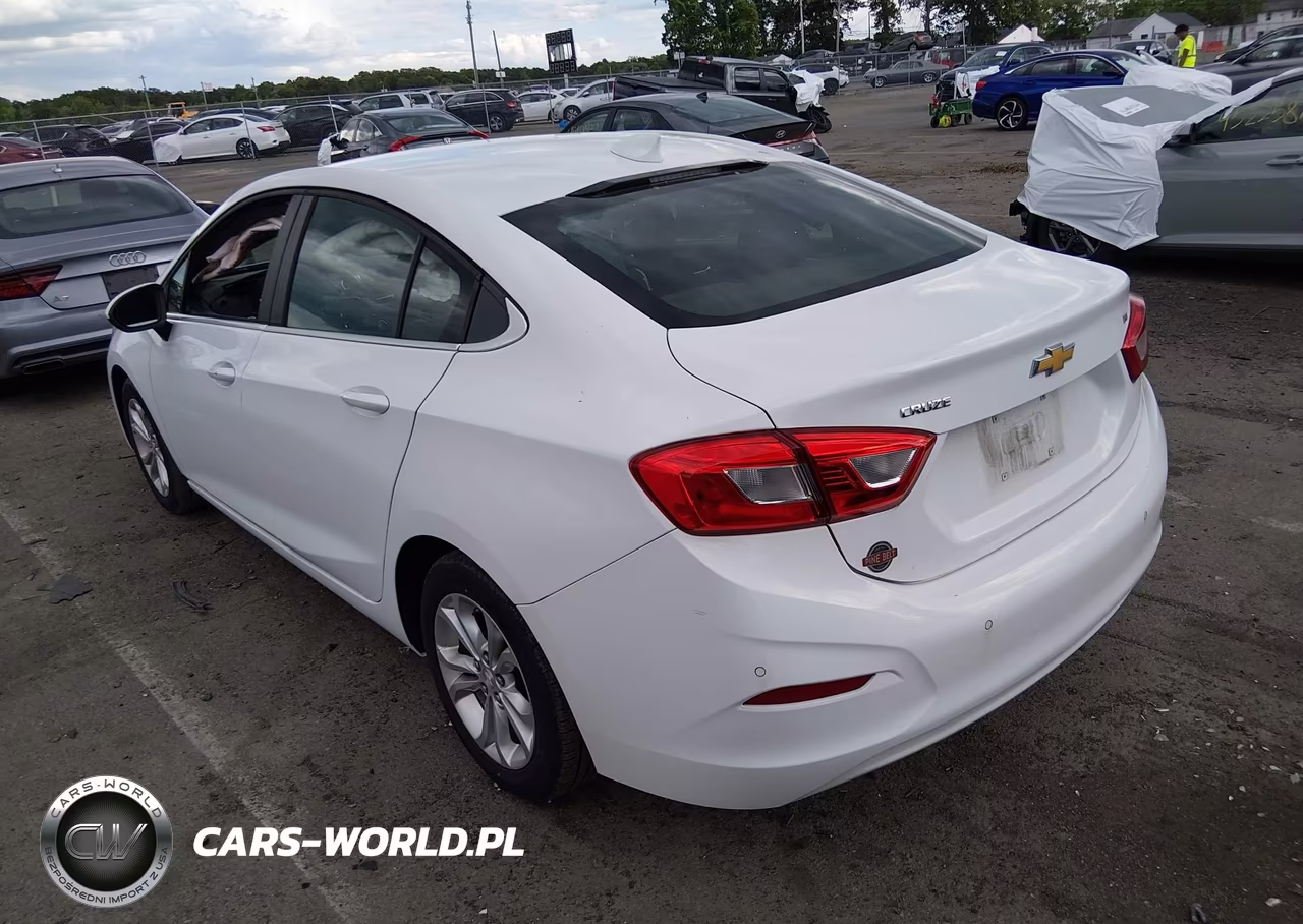 2019 Chevrolet Cruze Lt VIN:1G1BE5SM1K7124627 - 3