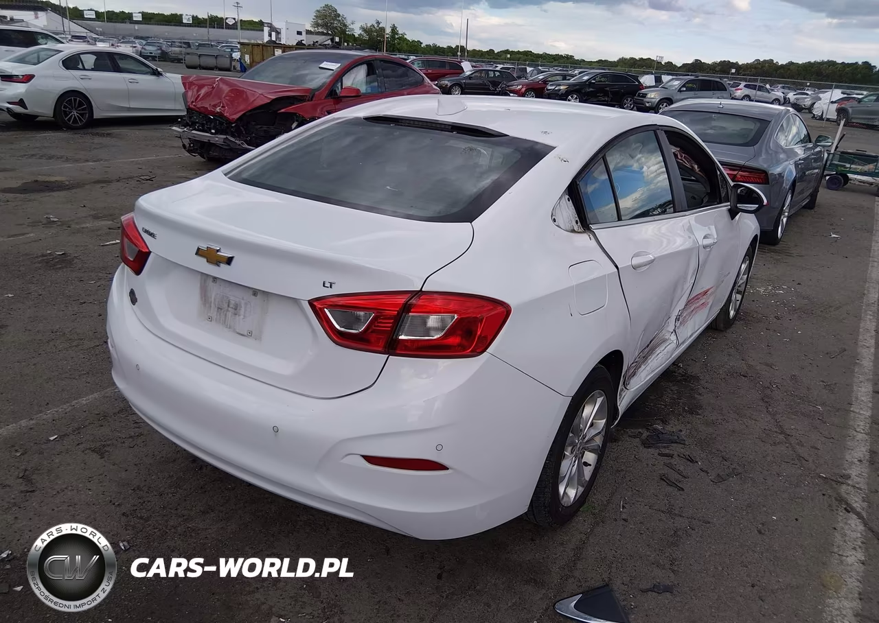 2019 Chevrolet Cruze Lt VIN:1G1BE5SM1K7124627 - 4