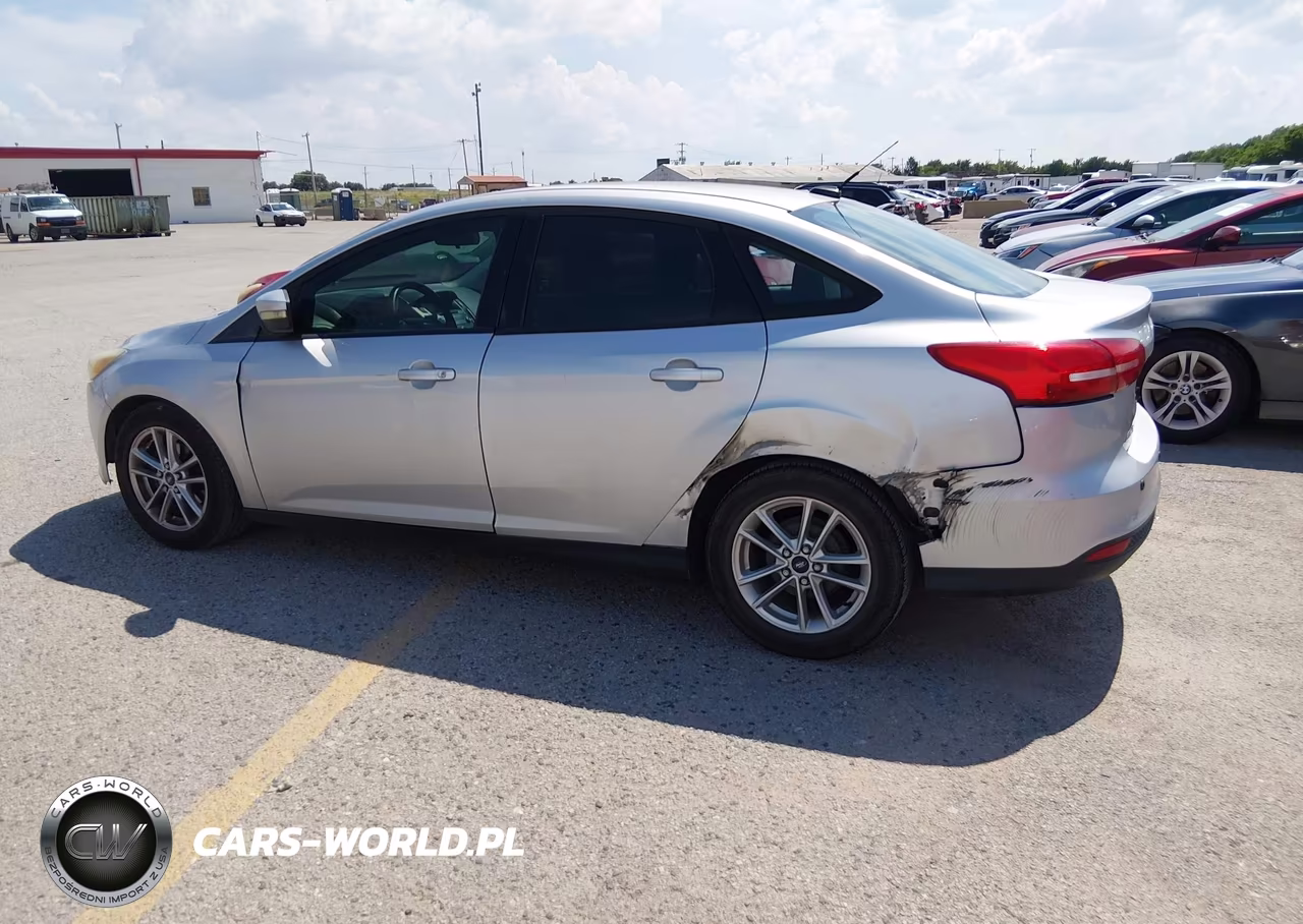 2015 Ford Focus Se VIN:1FADP3F23FL329151 - 6
