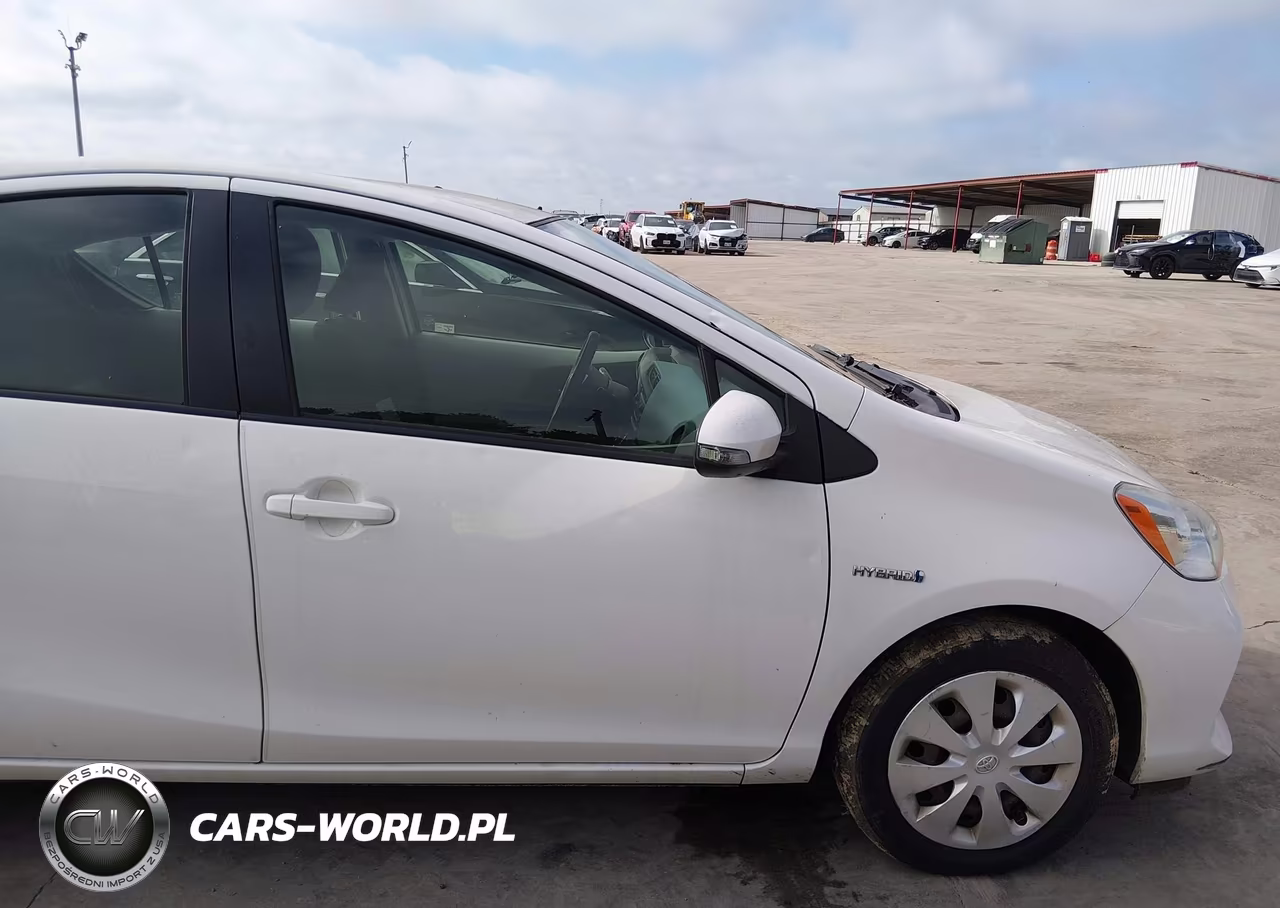 2012 Toyota Prius C Two VIN:JTDKDTB35C1522630 - 19