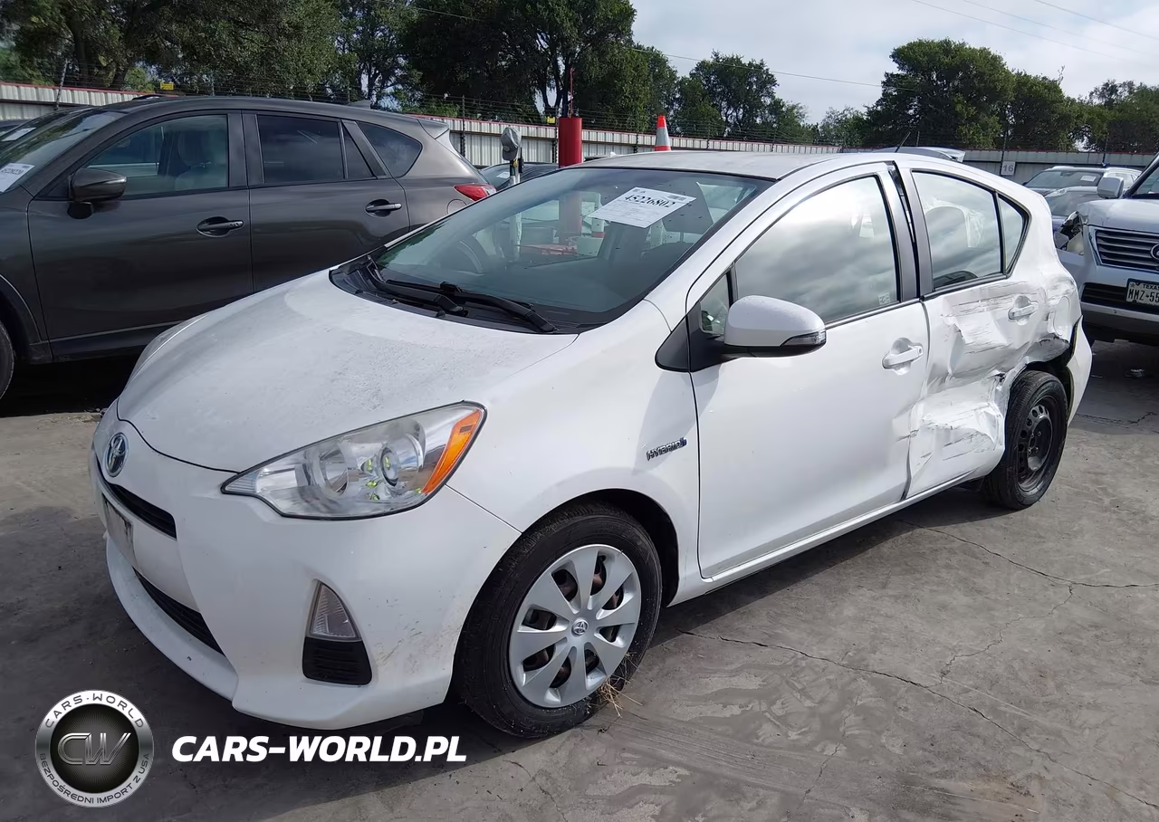 2012 Toyota Prius C Two VIN:JTDKDTB35C1522630 - 2