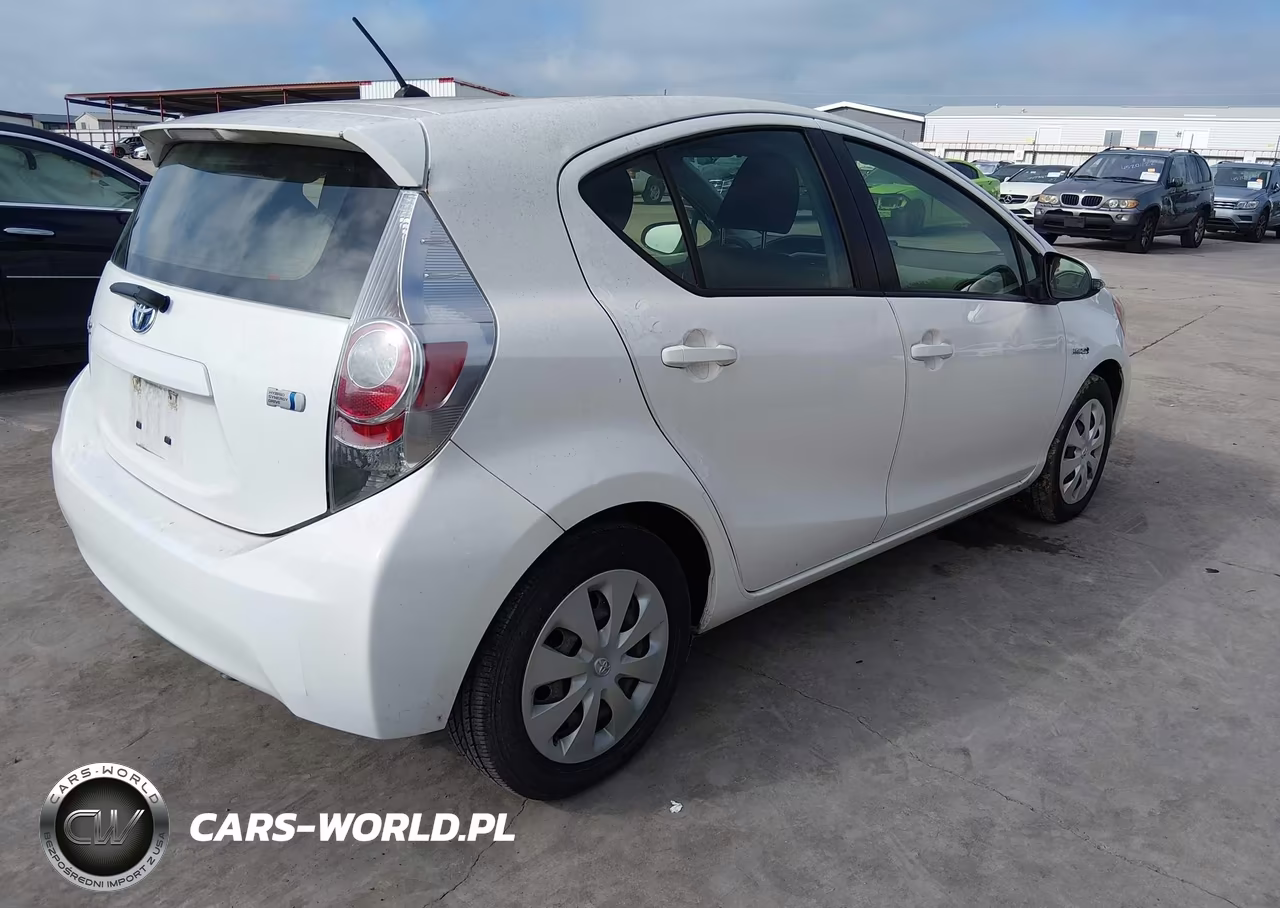 2012 Toyota Prius C Two VIN:JTDKDTB35C1522630 - 4