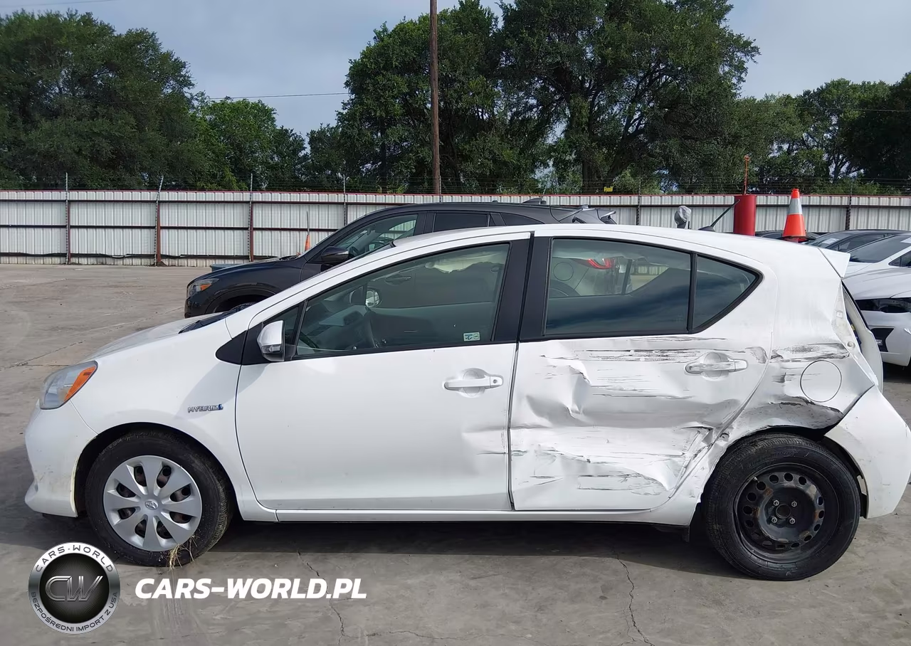 2012 Toyota Prius C Two VIN:JTDKDTB35C1522630 - 6