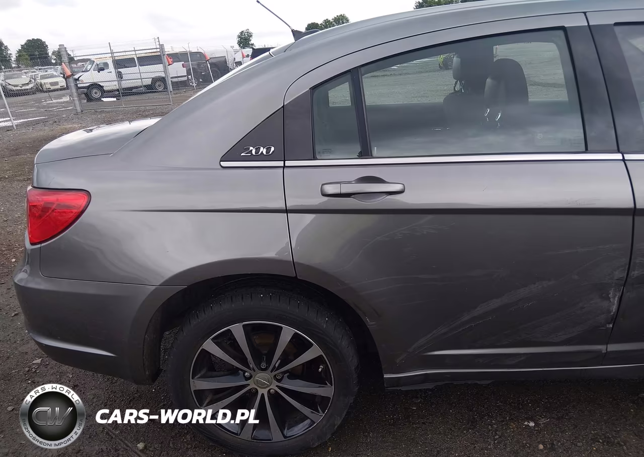 2013 Chrysler 200 Touring VIN:1C3CCBBB2DN584719 - 18
