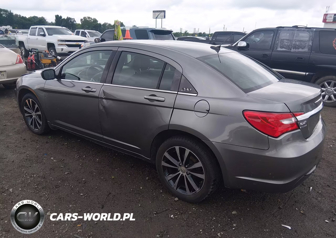 2013 Chrysler 200 Touring VIN:1C3CCBBB2DN584719 - 3