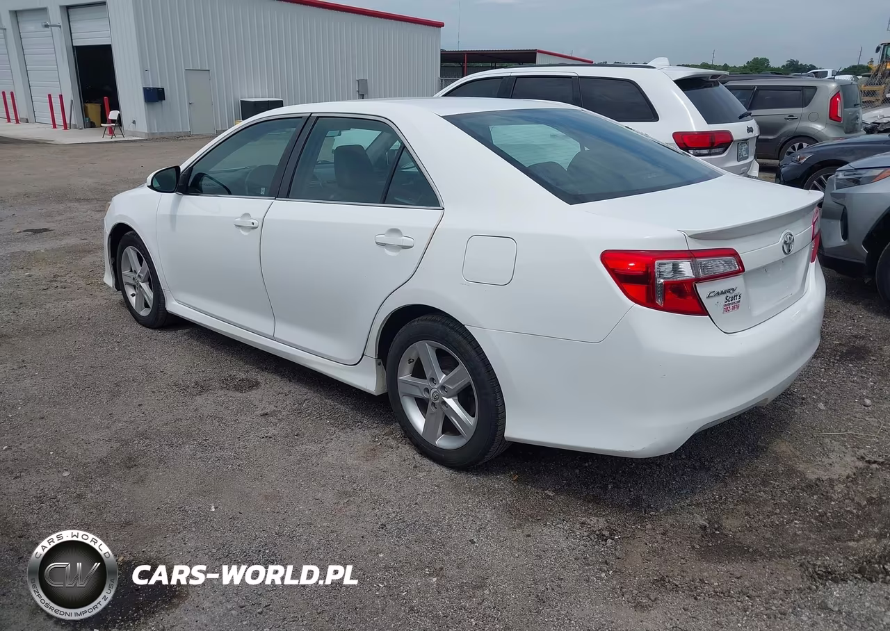2014 Toyota Camry Se VIN:4T1BF1FK2EU302844 - 3