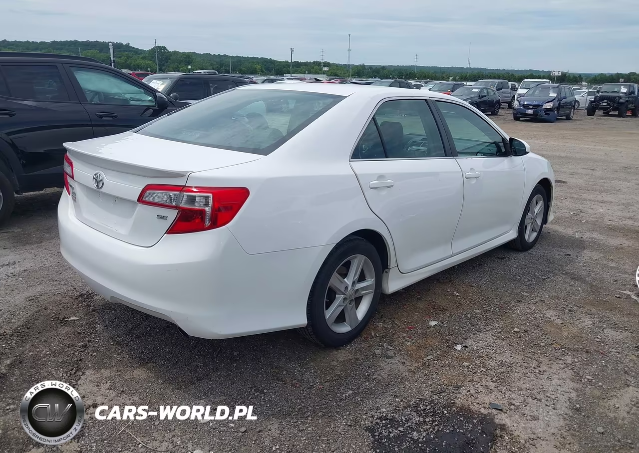 2014 Toyota Camry Se VIN:4T1BF1FK2EU302844 - 4