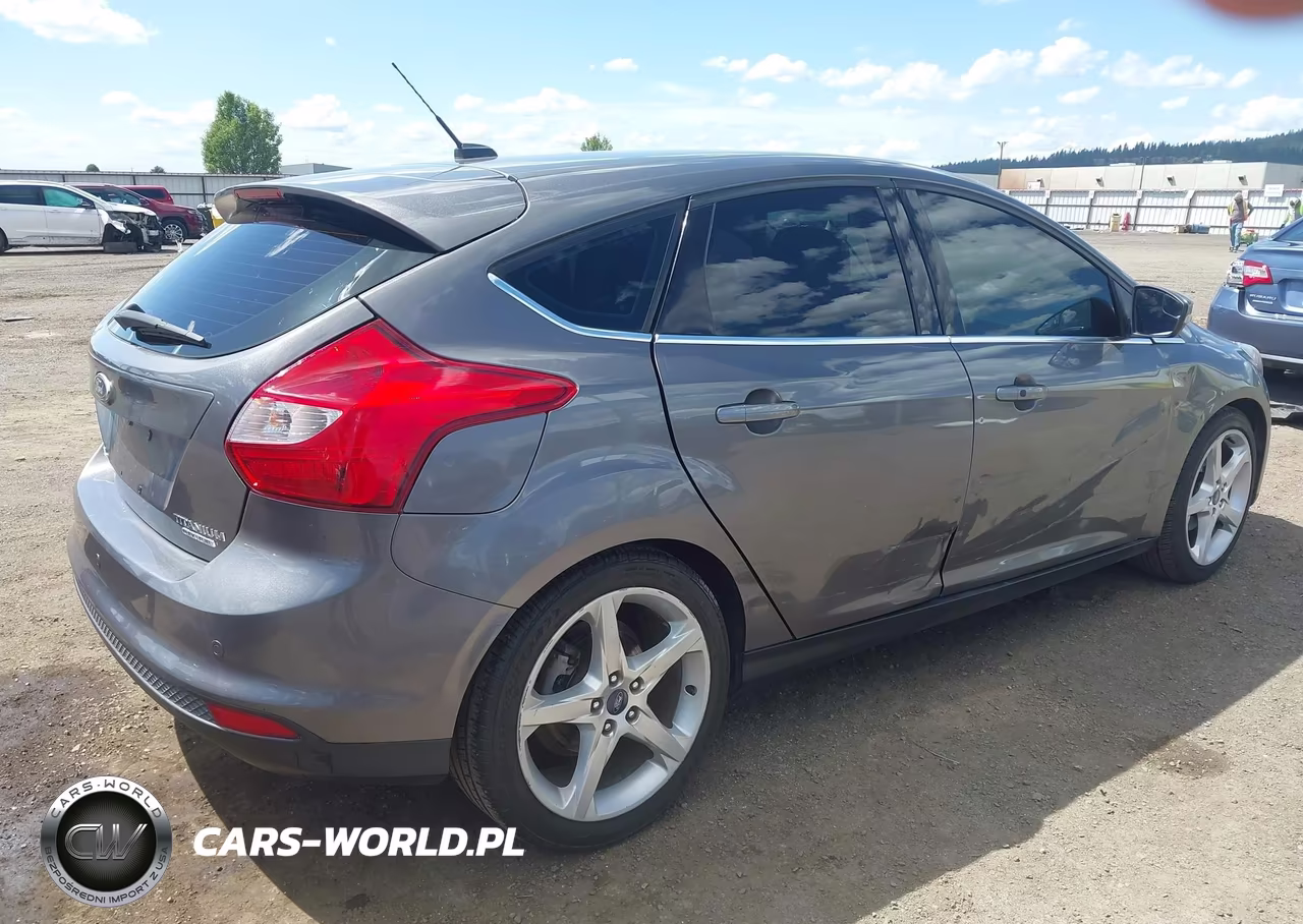 2013 Ford Focus Titanium VIN:1FADP3N27DL119926 - 4