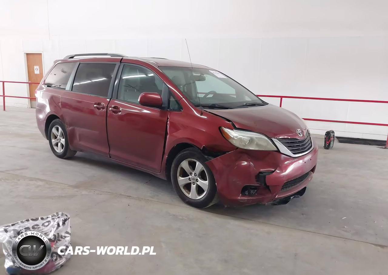 2012 Toyota Sienna Le V6 8 Passenger