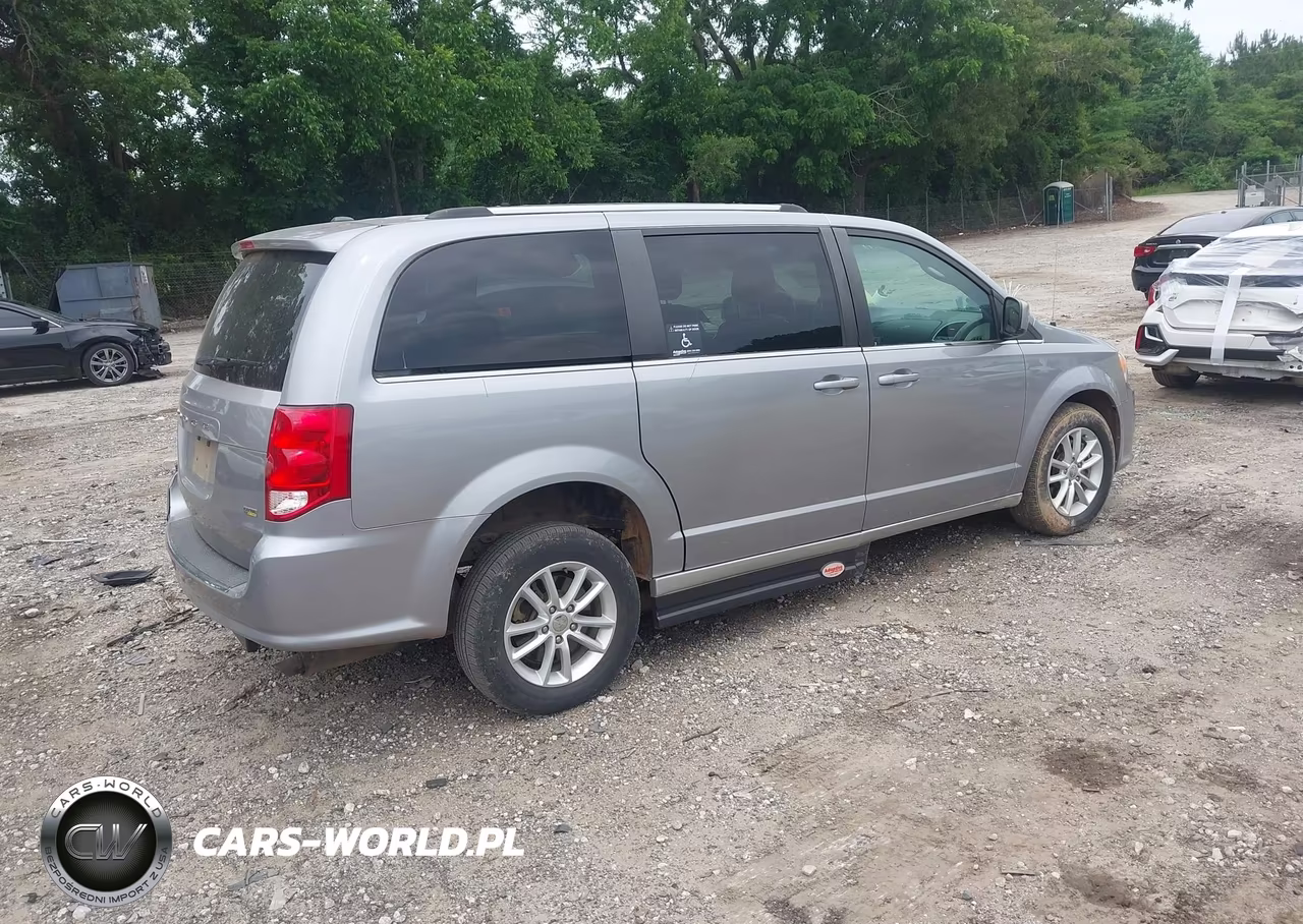 2019 Dodge Grand Caravan Sxt VIN:2C4RDGCG8KR758898 - 4