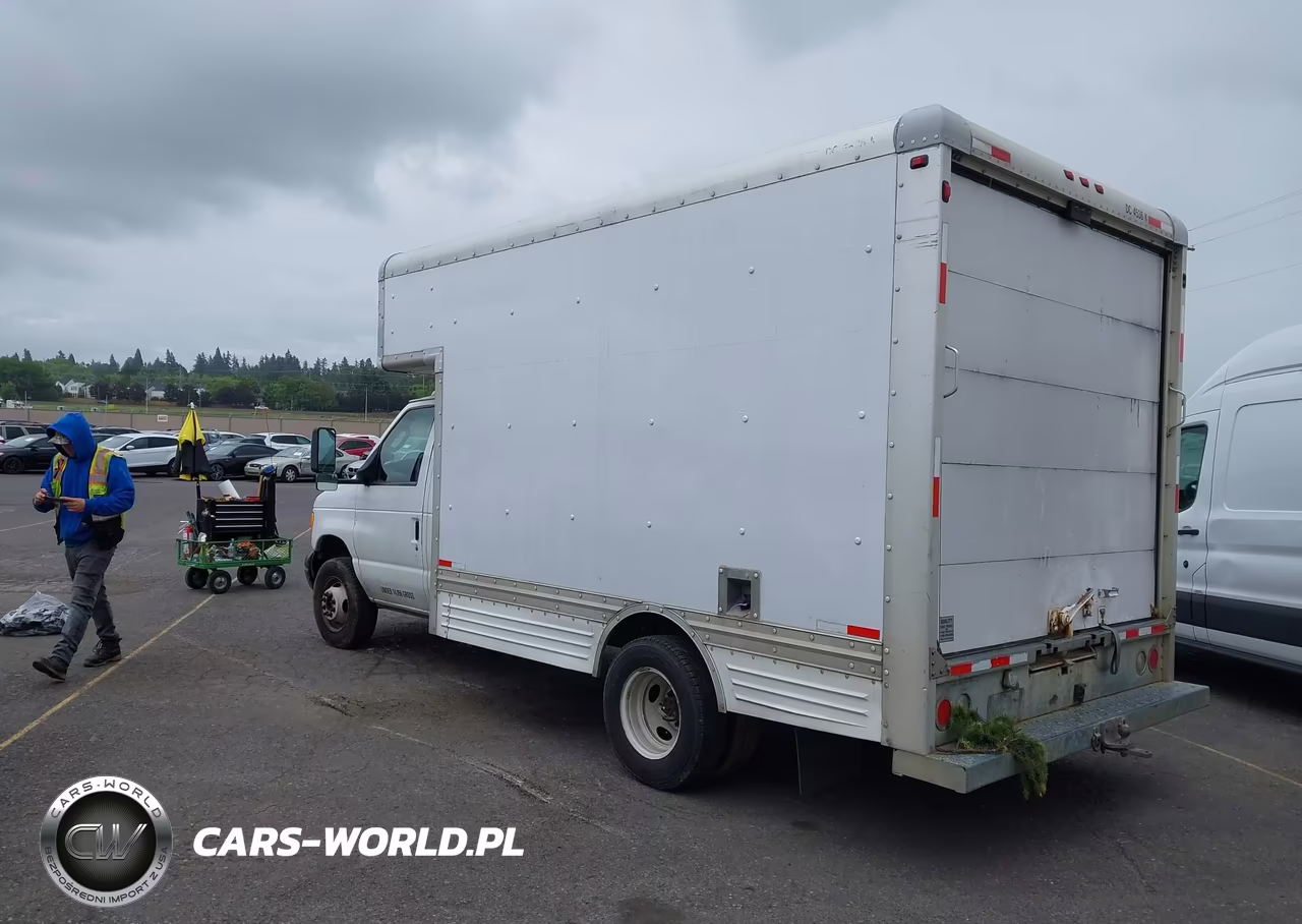 2007 Ford Econoline E450 Super Duty Cutwy Van VIN:1FDXE45S17DB18154 - 3