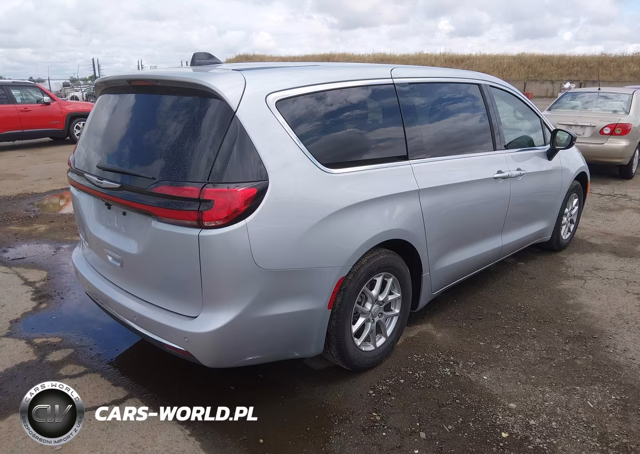 2026 Chrysler Pacifica Select VIN:2C4RC1BG4TR183315 - 4