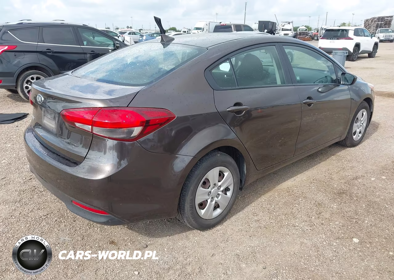 2018 Kia Forte Lx VIN:3KPFK4A7XJE168504 - 4