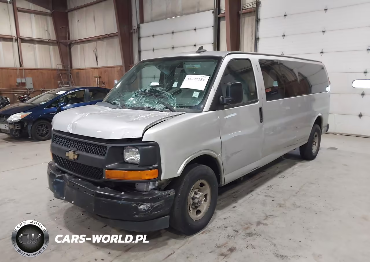2017 Chevrolet Express 3500 Ls VIN:1GAZGNFF2H1303694 - 2