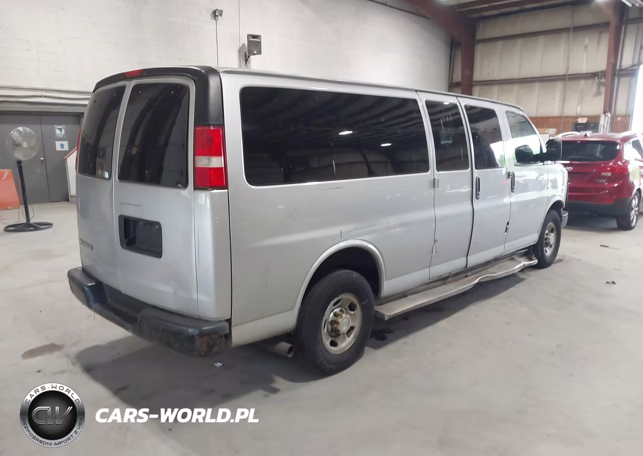 2017 Chevrolet Express 3500 Ls VIN:1GAZGNFF2H1303694 - 4
