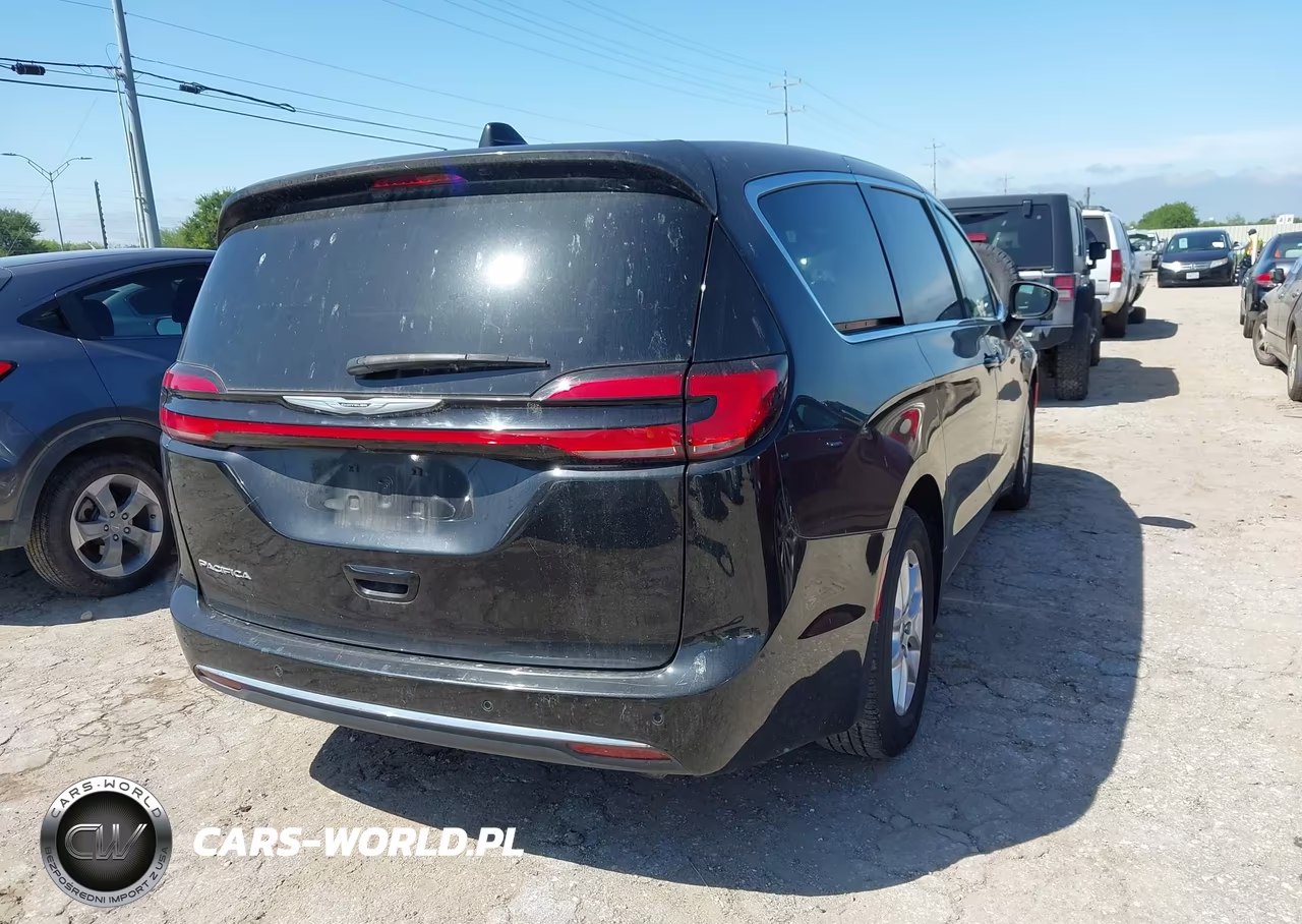 2023 Chrysler Pacifica Touring L VIN:2C4RC1BG9PR606492 - 4