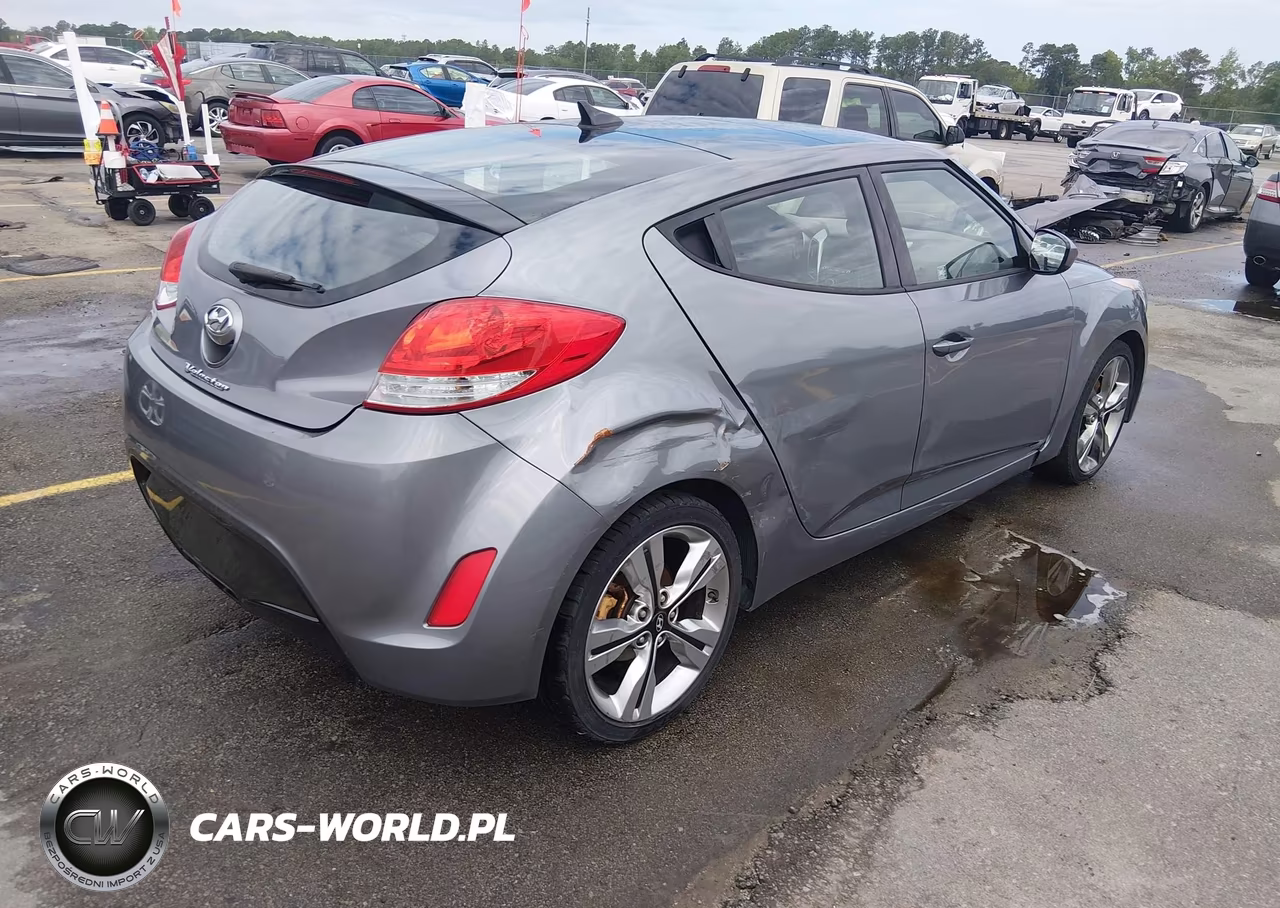 2016 Hyundai Veloster VIN:KMHTC6AD3GU272646 - 4