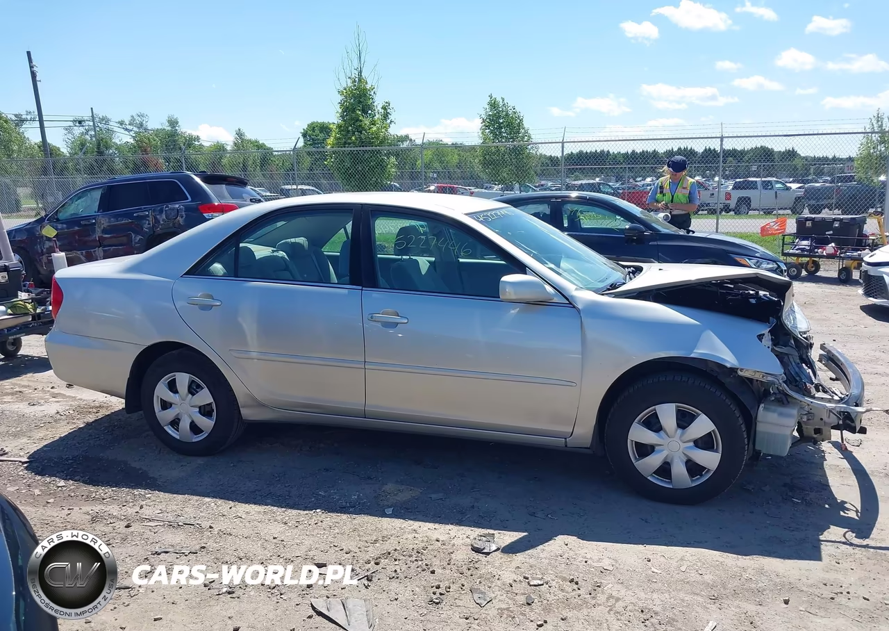 2004 Toyota Camry Le VIN:4T1BE32K04U836766 - 13