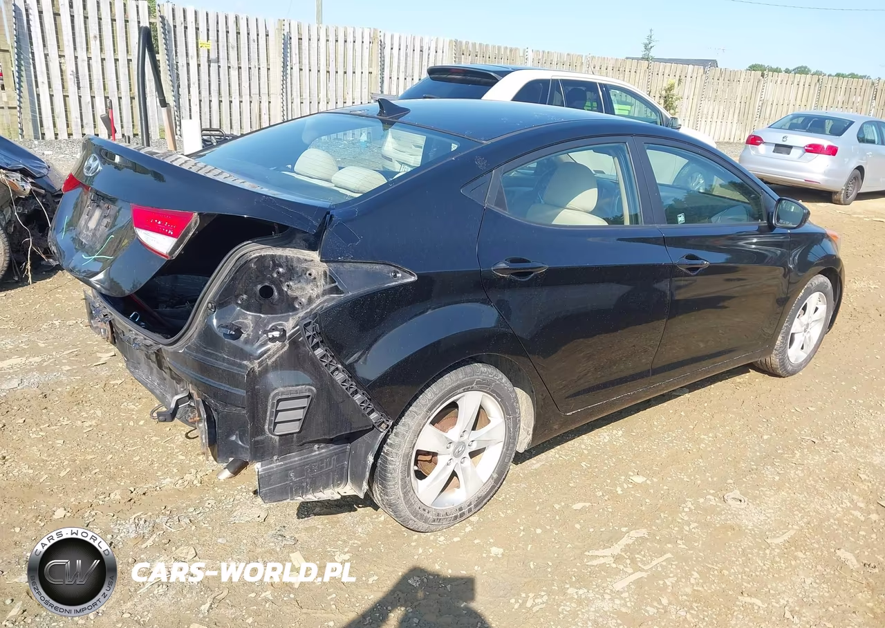 2011 Hyundai Elantra Gls VIN:5NPDH4AE5BH007463 - 4