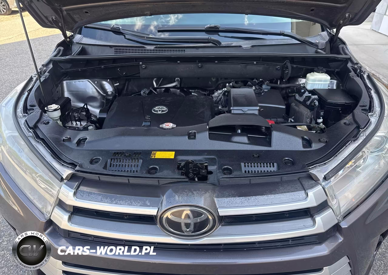 2018 Toyota Highlander Le VIN:5TDBZRFH6JS913523 - 10