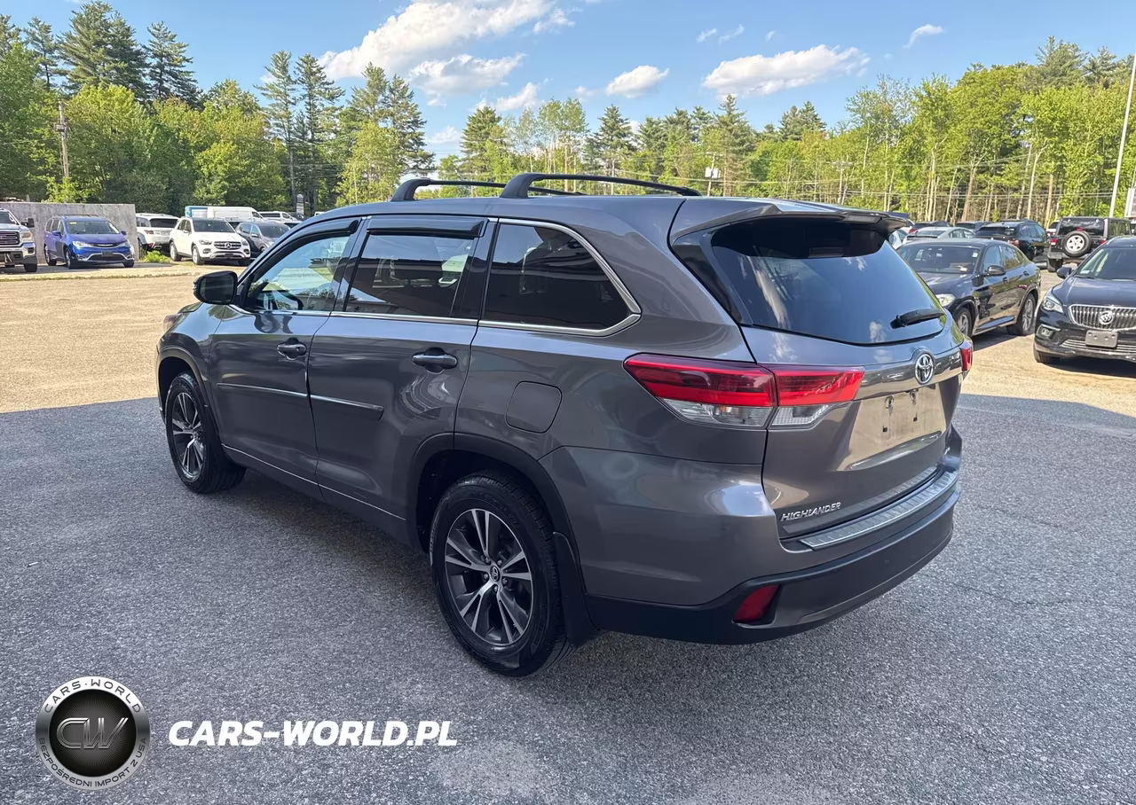 2018 Toyota Highlander Le VIN:5TDBZRFH6JS913523 - 3