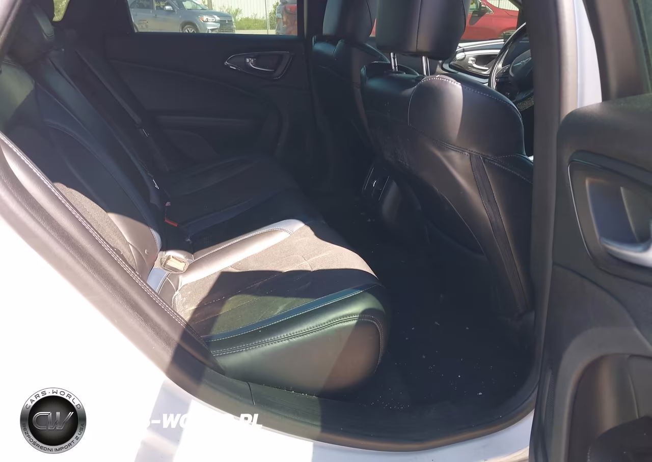 2015 Chrysler 200 S VIN:1C3CCCBG0FN581239 - 8