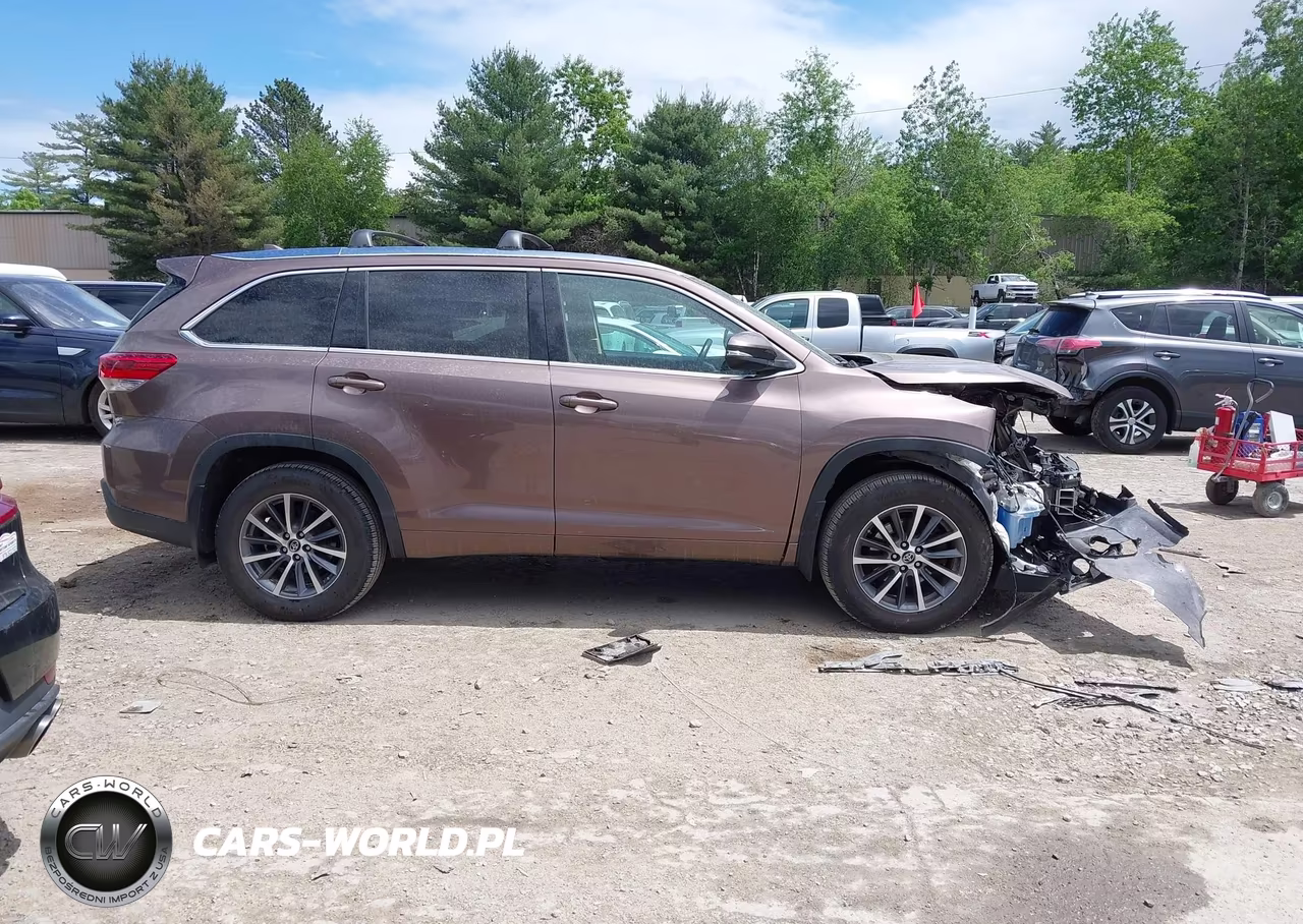 2017 Toyota Highlander Xle VIN:5TDJZRFH3HS386773 - 14