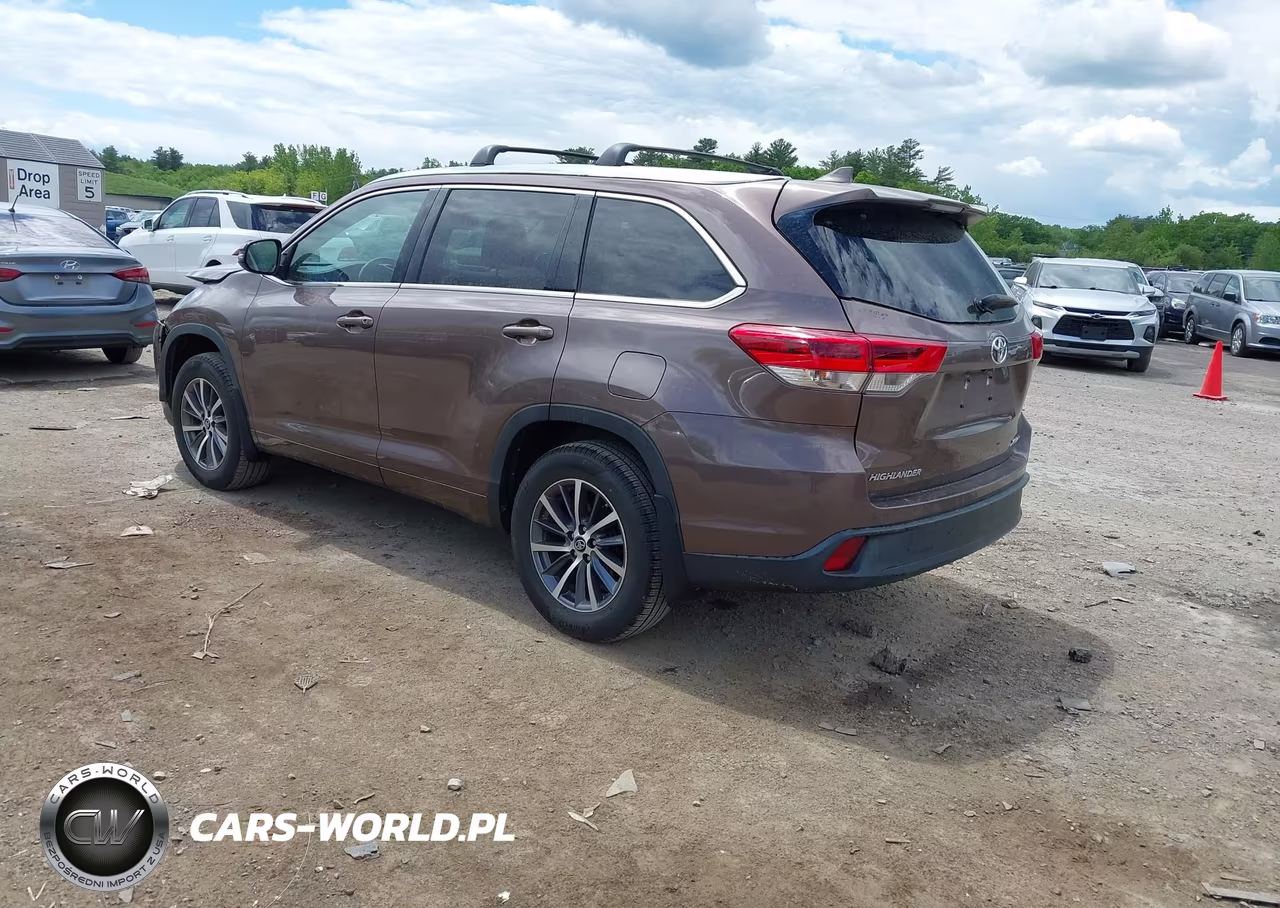 2017 Toyota Highlander Xle VIN:5TDJZRFH3HS386773 - 3