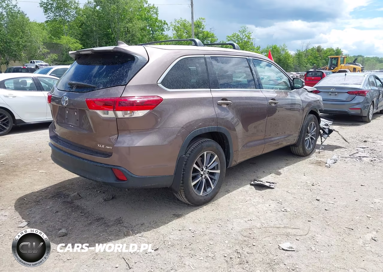 2017 Toyota Highlander Xle VIN:5TDJZRFH3HS386773 - 4