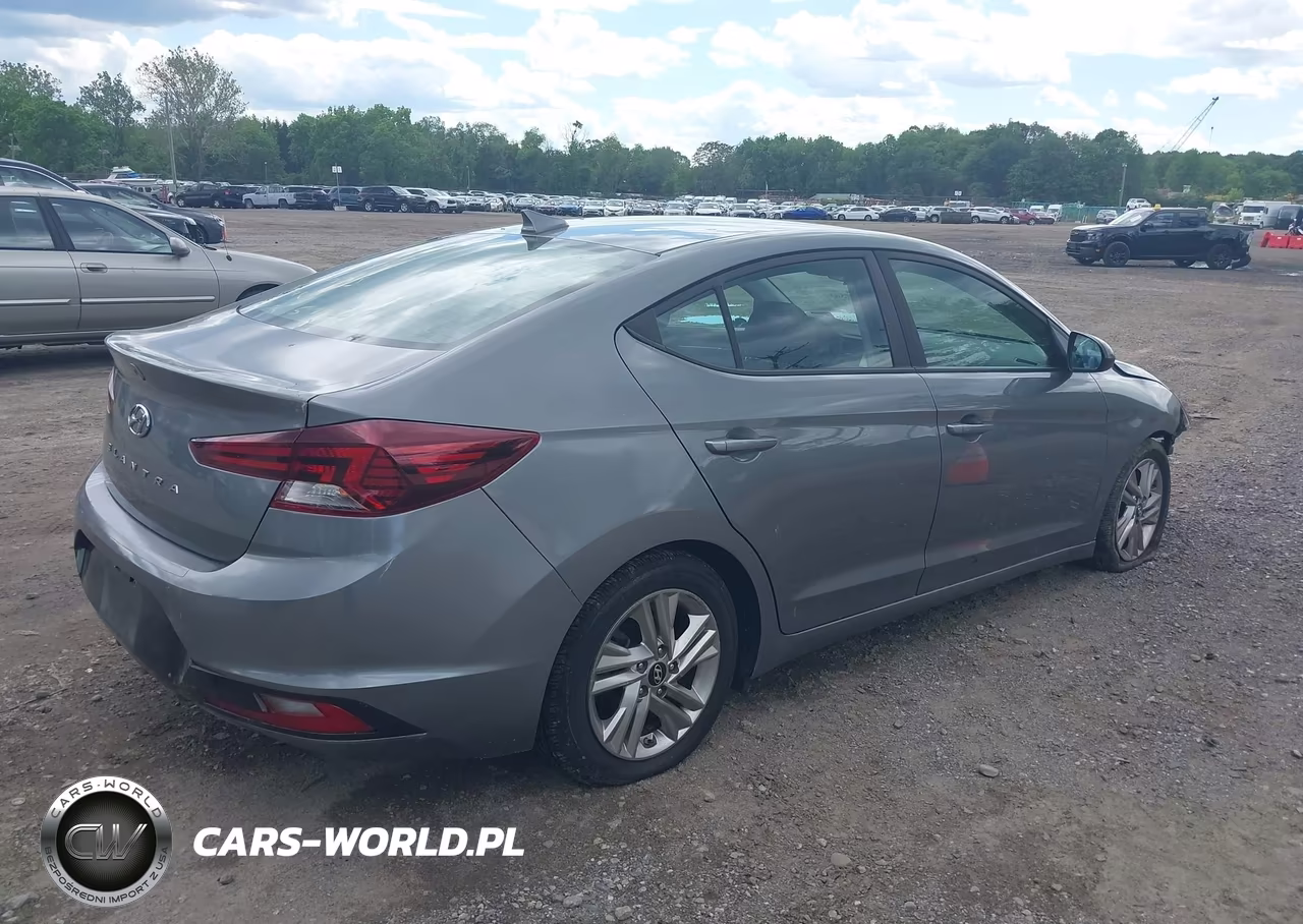 2019 Hyundai Elantra Sel VIN:5NPD84LF0KH451632 - 4