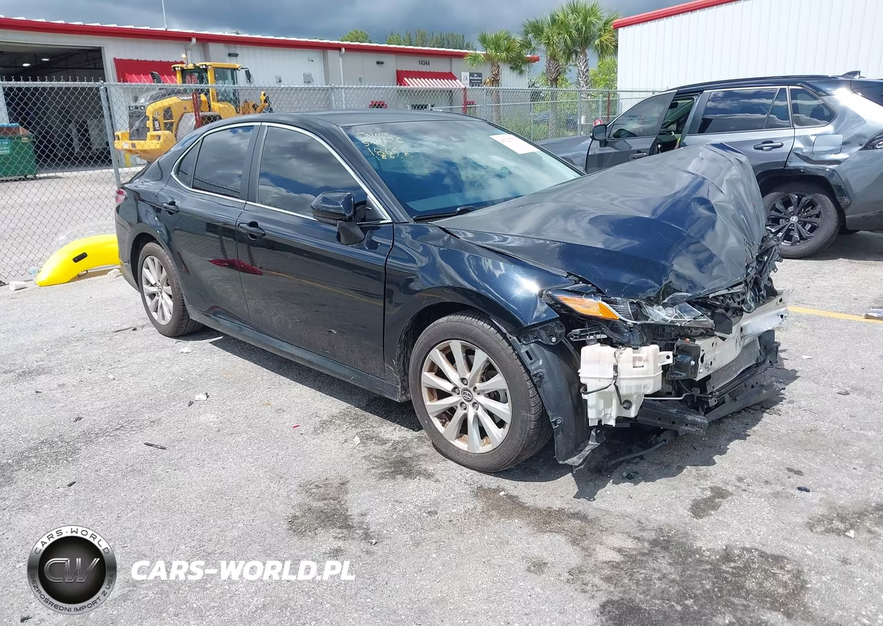 2018 Toyota Camry Le – zdjęcie 1 z 17