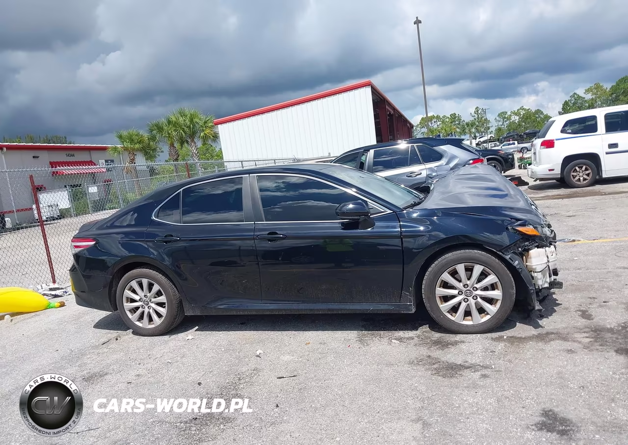 2018 Toyota Camry Le VIN:4T1B11HK7JU676291 - 14