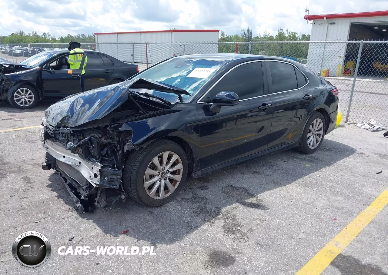 2018 Toyota Camry Le VIN:4T1B11HK7JU676291 - 2
