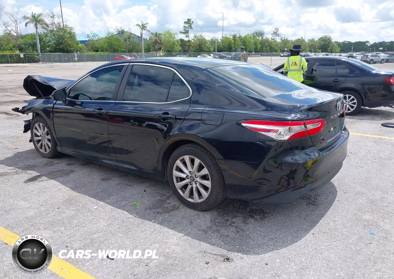 2018 Toyota Camry Le VIN:4T1B11HK7JU676291 - 3