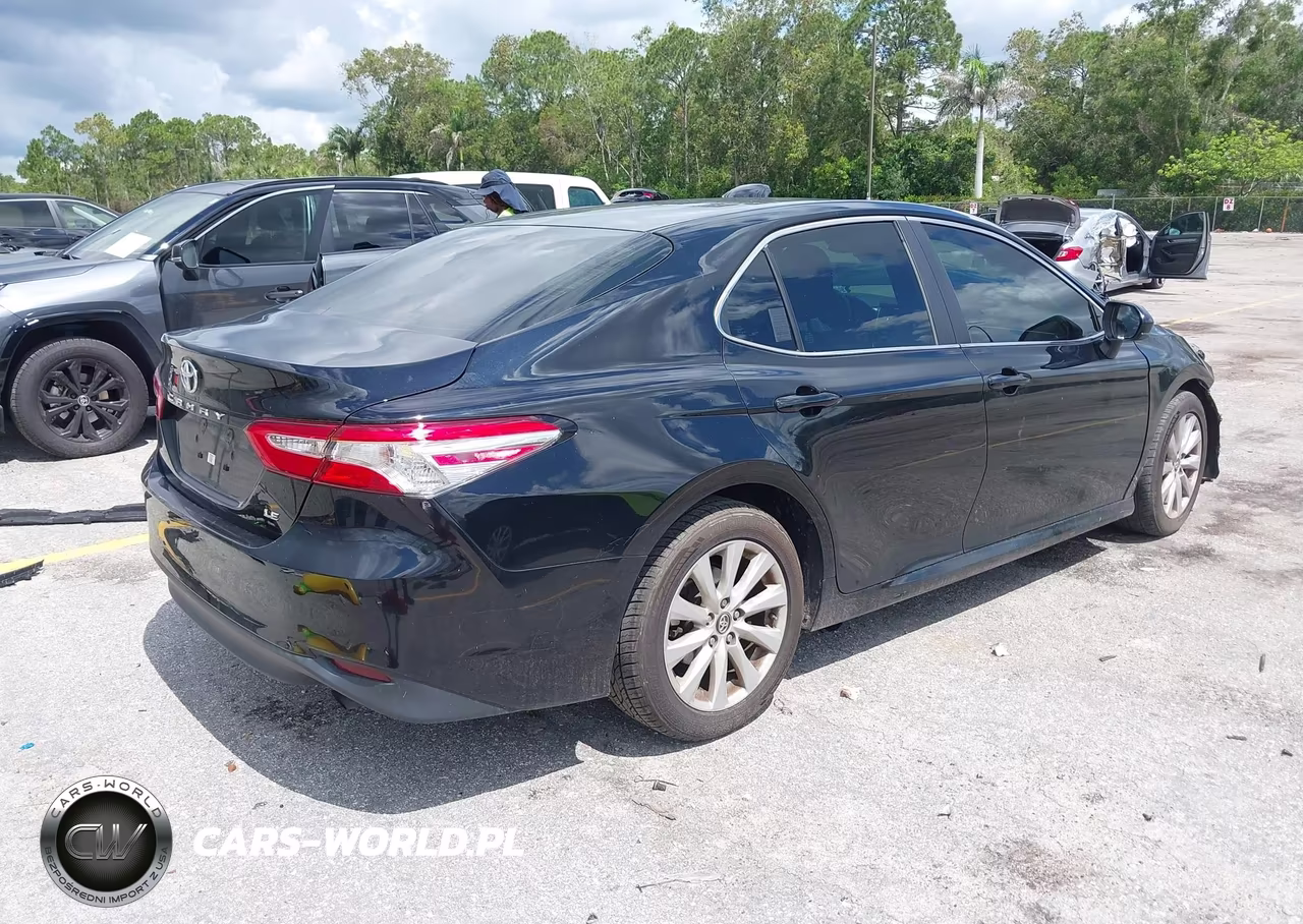 2018 Toyota Camry Le VIN:4T1B11HK7JU676291 - 4
