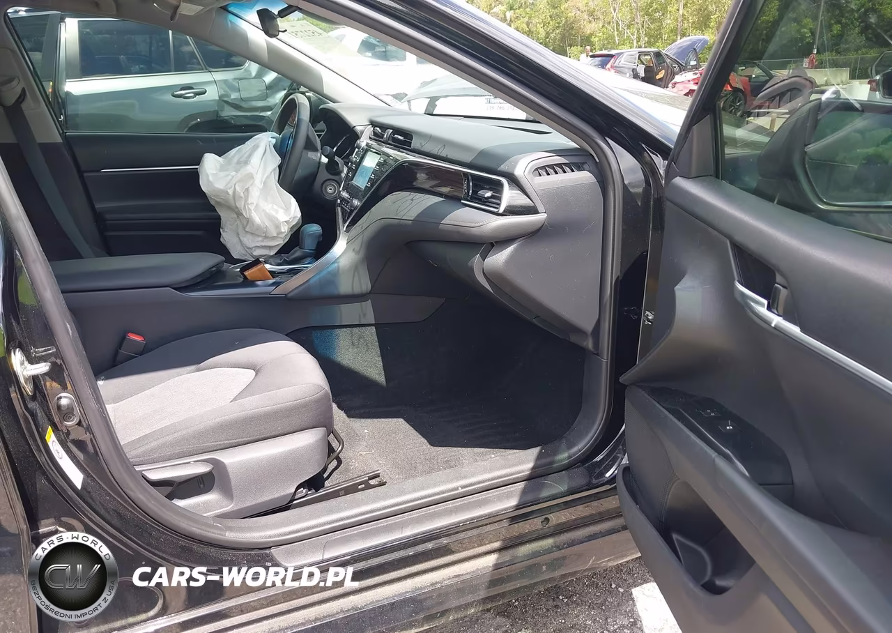 2018 Toyota Camry Le VIN:4T1B11HK7JU676291 - 5