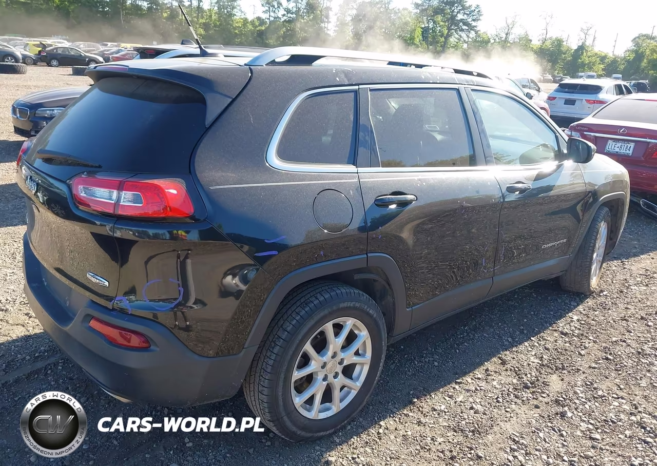 2015 Jeep Cherokee Latitude VIN:1C4PJMCS7FW551306 - 4