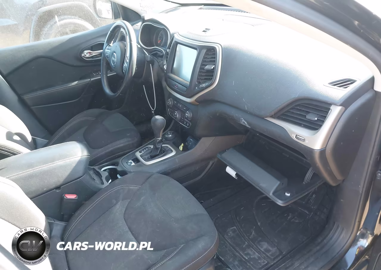 2015 Jeep Cherokee Latitude VIN:1C4PJMCS7FW551306 - 5