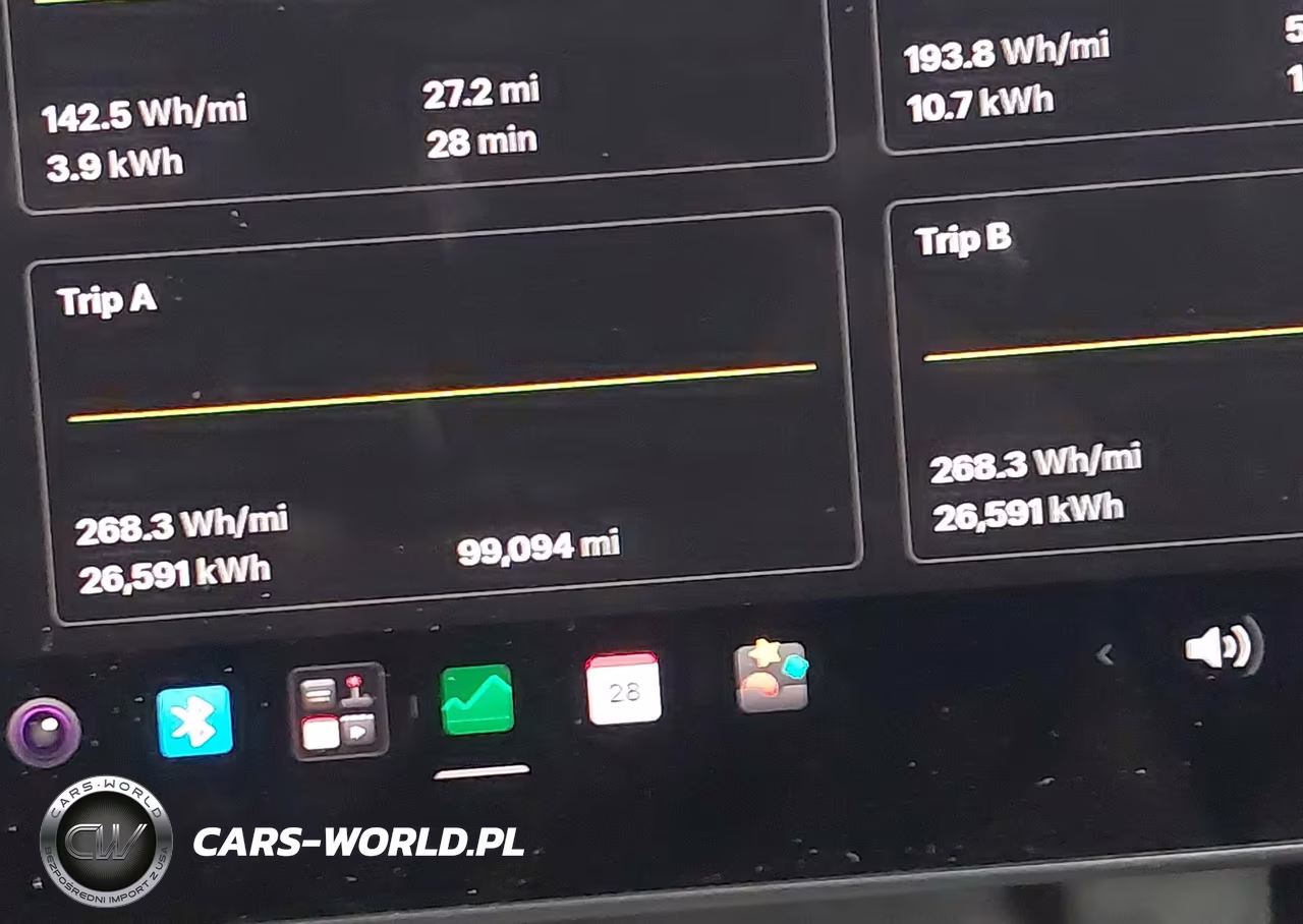 2023 Tesla Model Y VIN:7SAYGDEE3PF608085 - 7