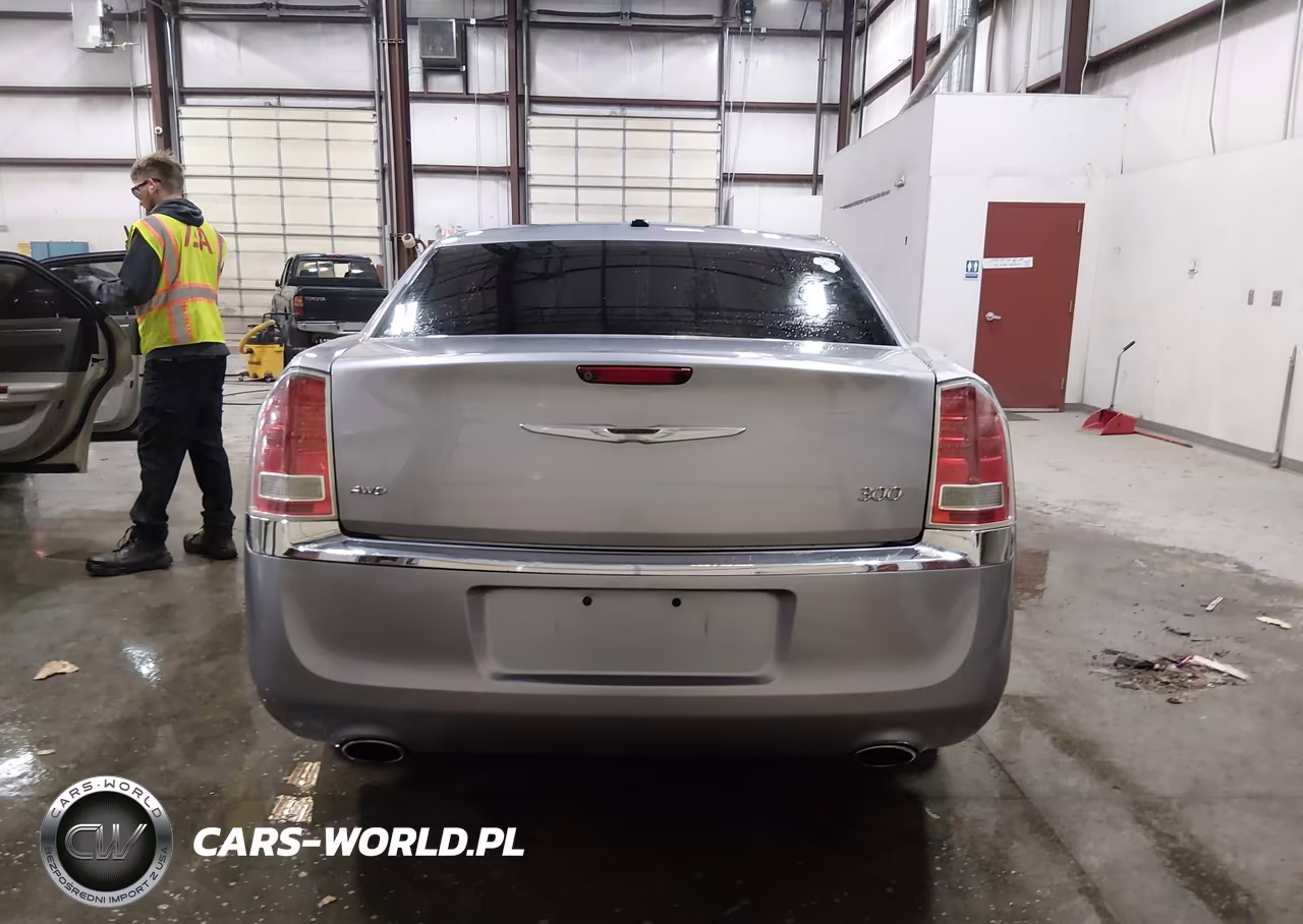 2014 Chrysler 300 VIN:2C3CCARG4EH352726 - 16