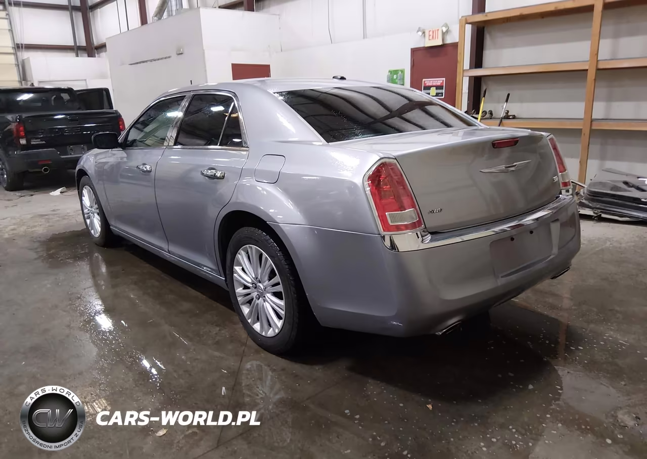 2014 Chrysler 300 VIN:2C3CCARG4EH352726 - 3