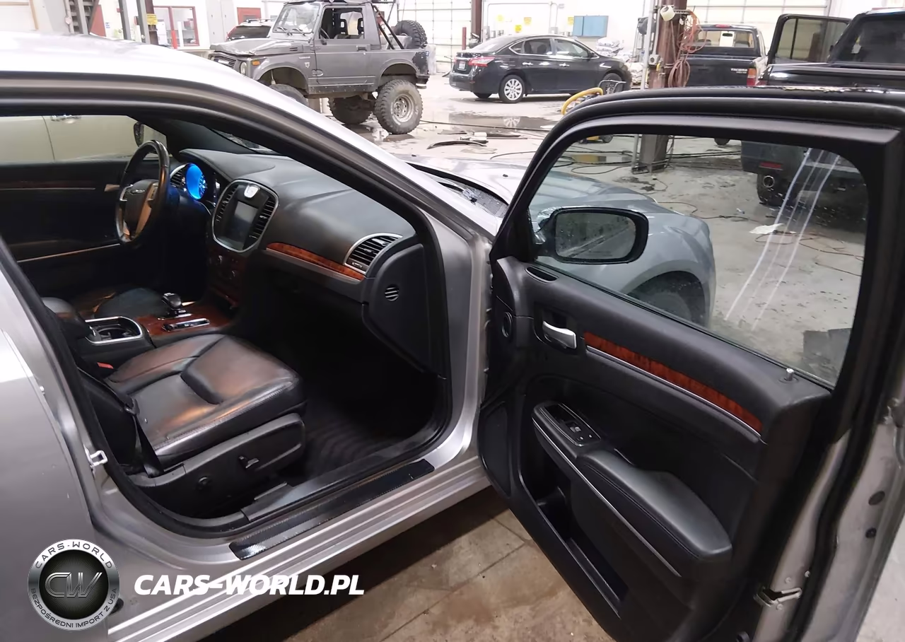 2014 Chrysler 300 VIN:2C3CCARG4EH352726 - 5