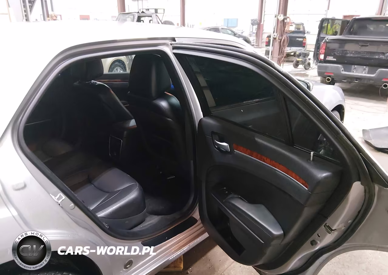 2014 Chrysler 300 VIN:2C3CCARG4EH352726 - 8
