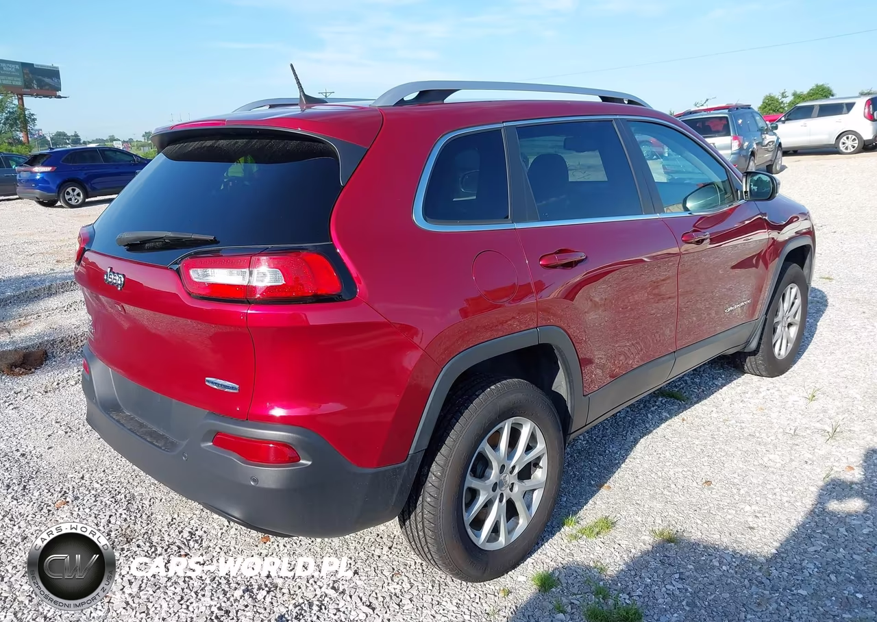 2017 Jeep Cherokee Latitude 4X4 VIN:1C4PJMCB9HW574959 - 4