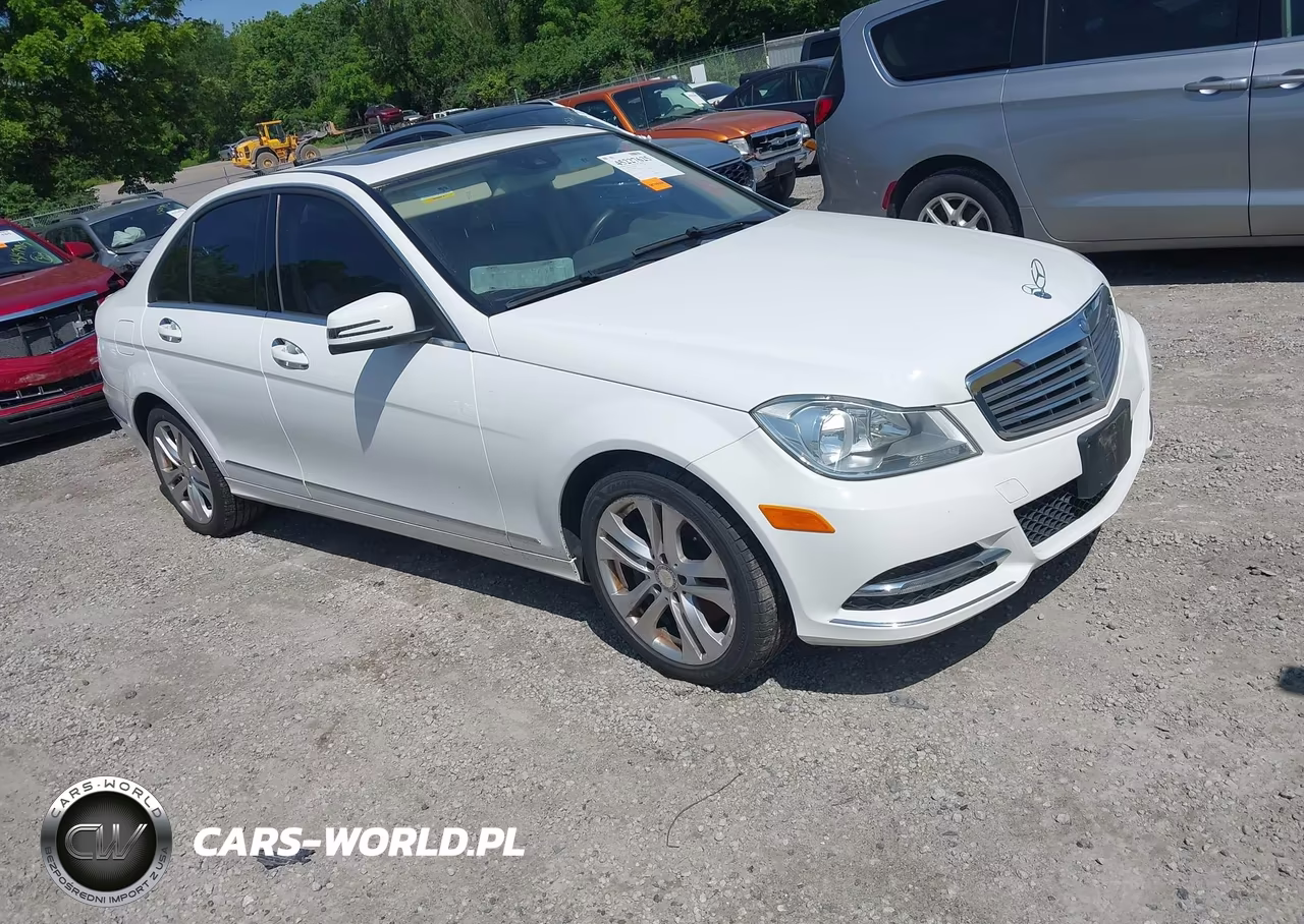 2013 Mercedes-Benz C 300 Luxury 4Matic