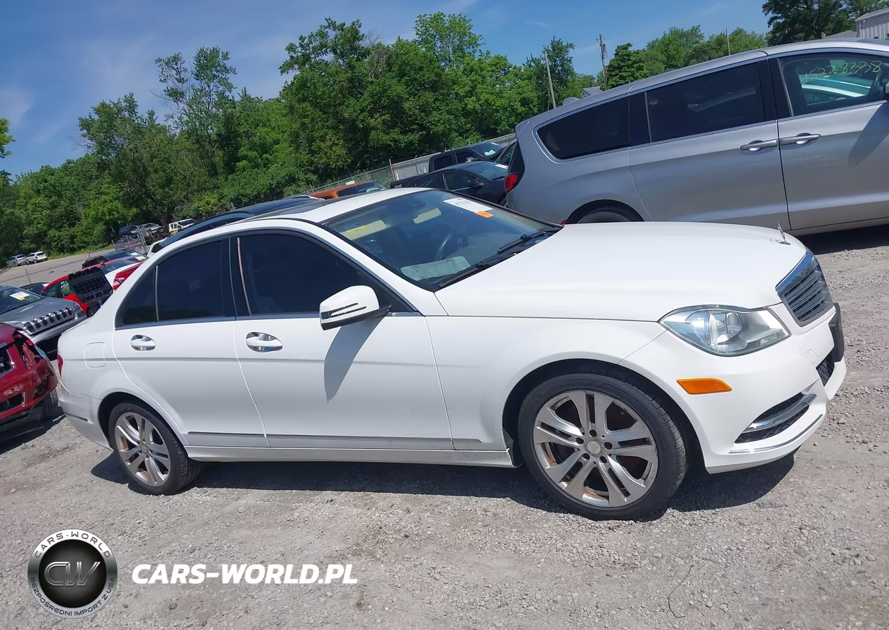 2013 Mercedes-Benz C 300 Luxury 4Matic VIN:WDDGF8AB1DR270714 - 13